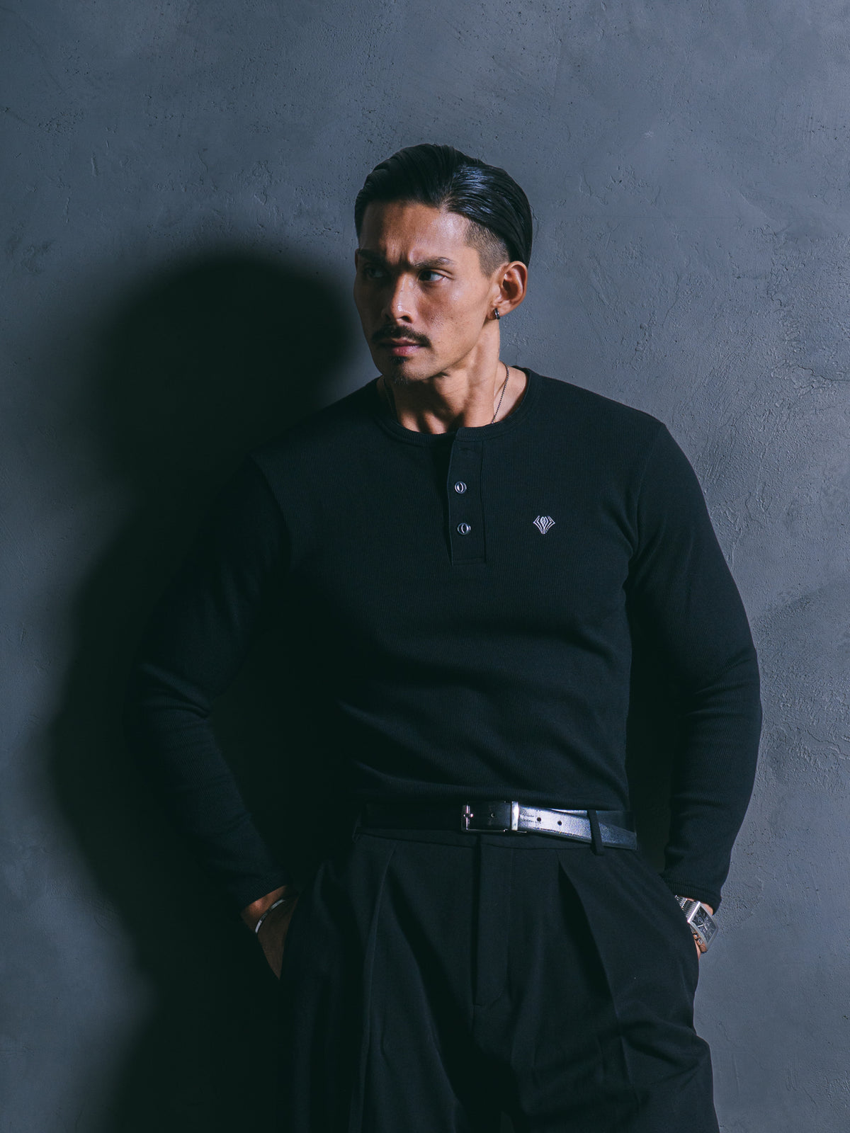 ブラック 185cm 84kg Lサイズ着用