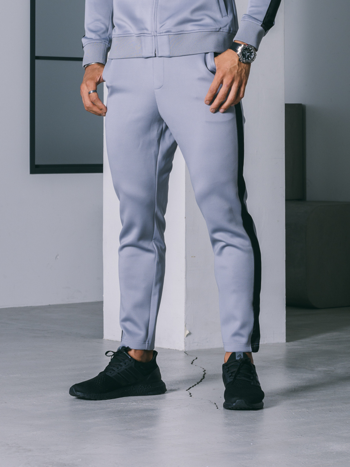 ライトグレー 185cm 84kg Lサイズ着用