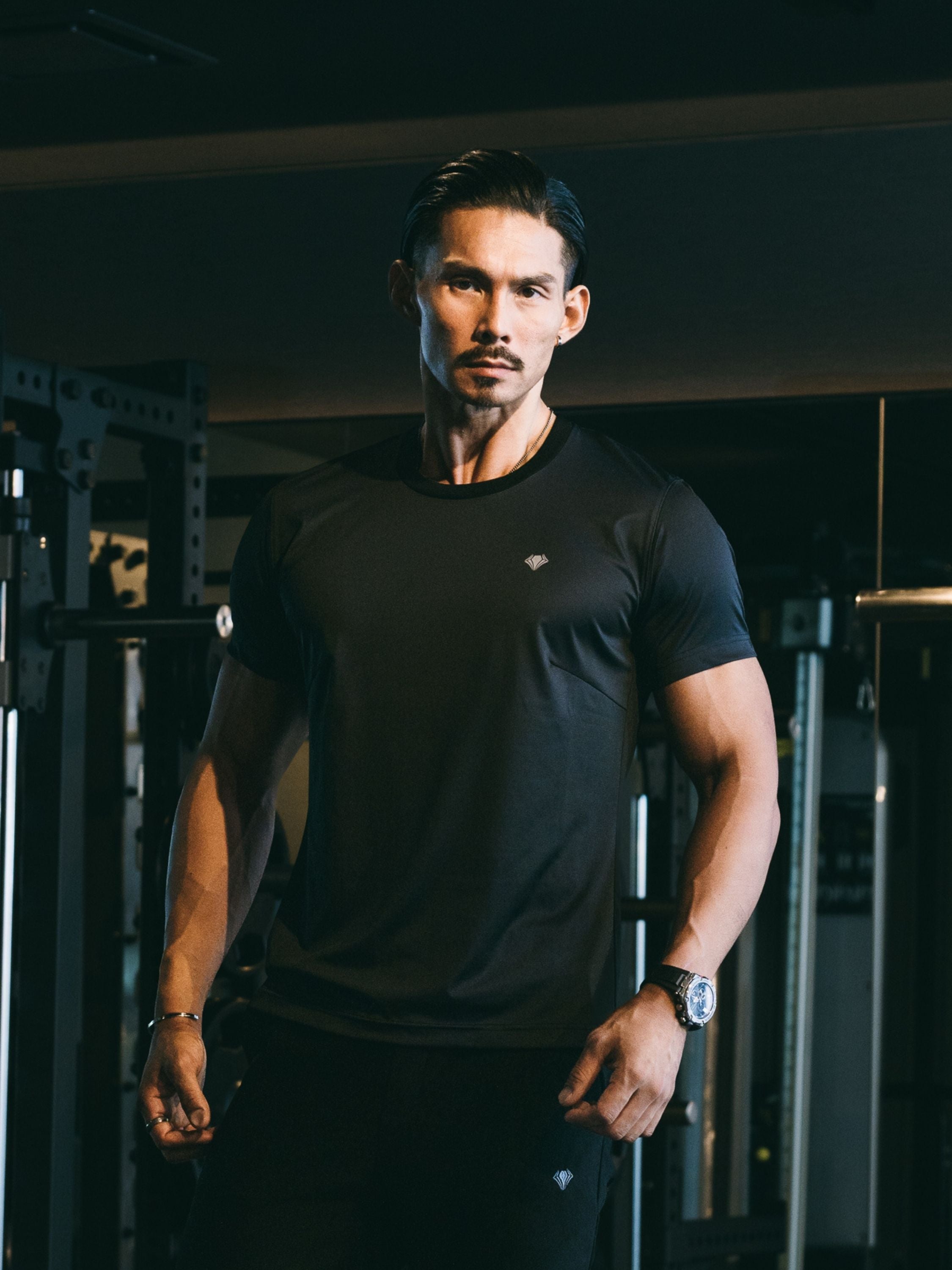 ブラック 185cm 84kg Lサイズ着用