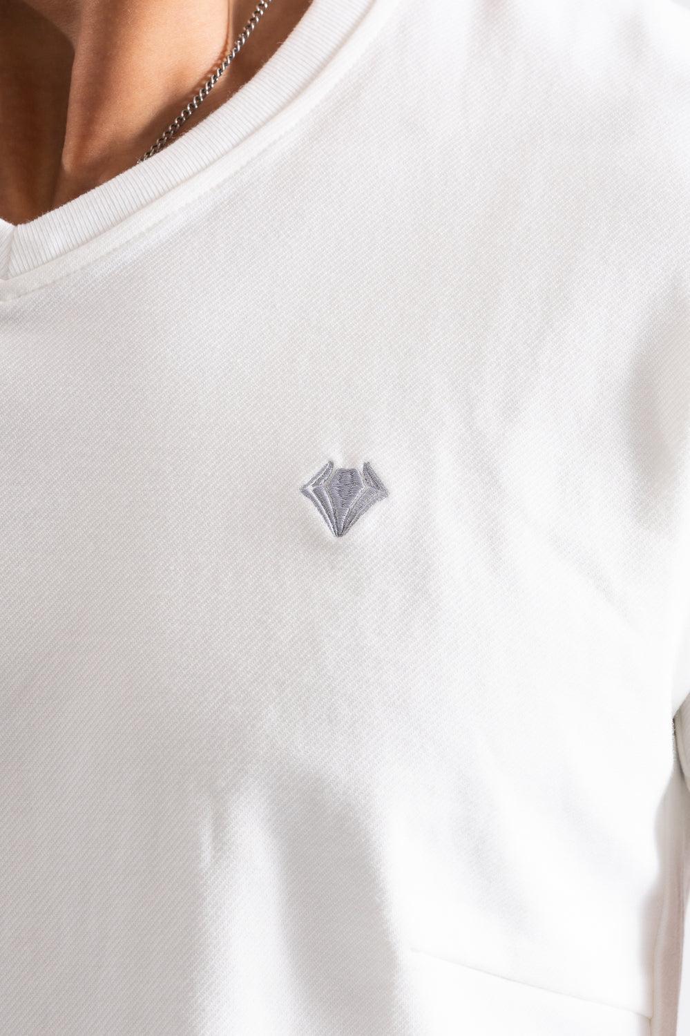 【NEW】 エンブレムVネックTシャツ