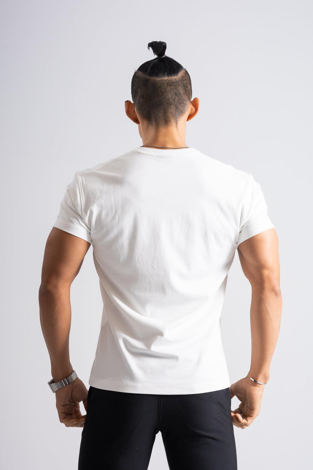 【NEW】 エンブレムVネックTシャツ