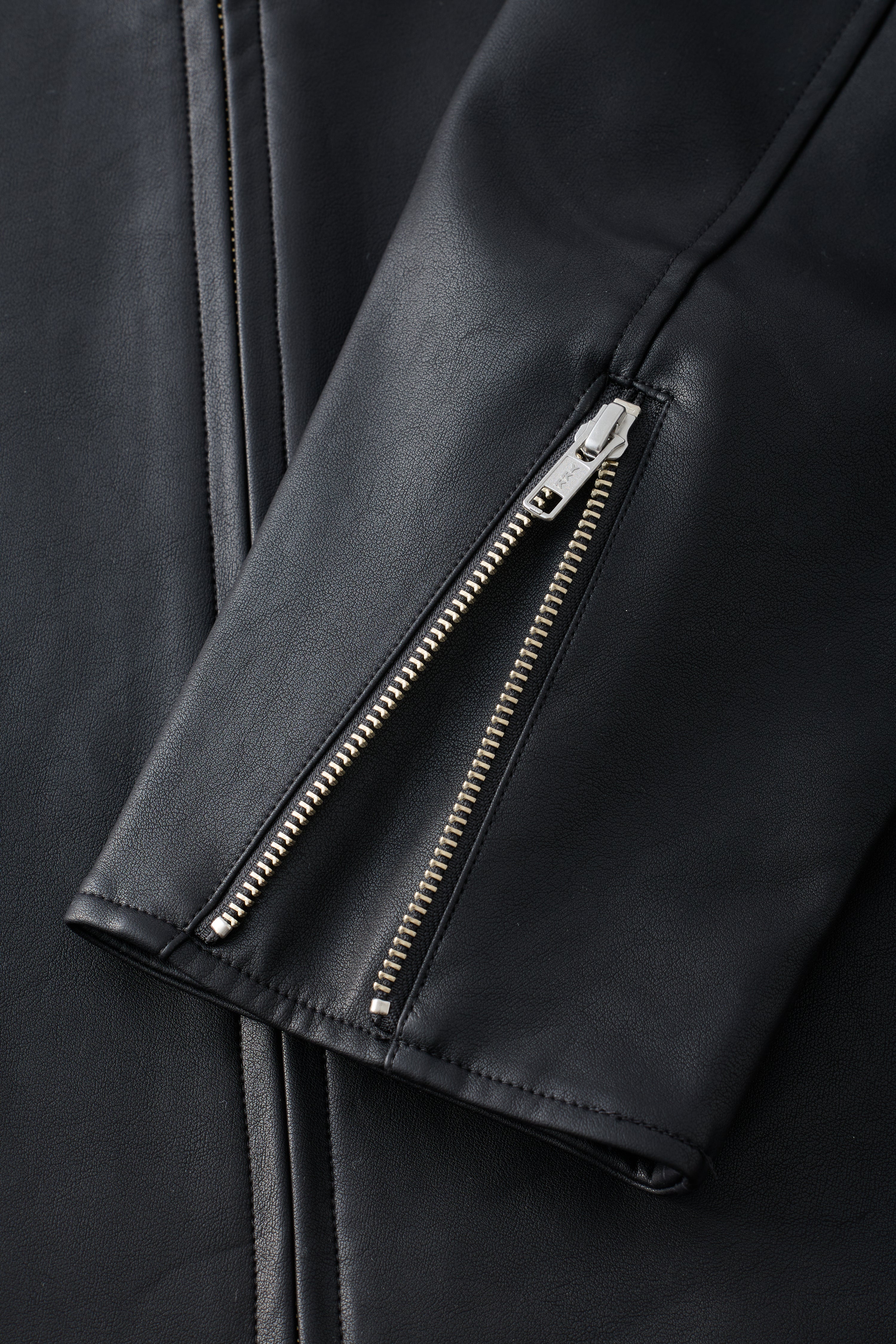 【上半身が鋭く映える】 ストレッチ ライダースジャケット