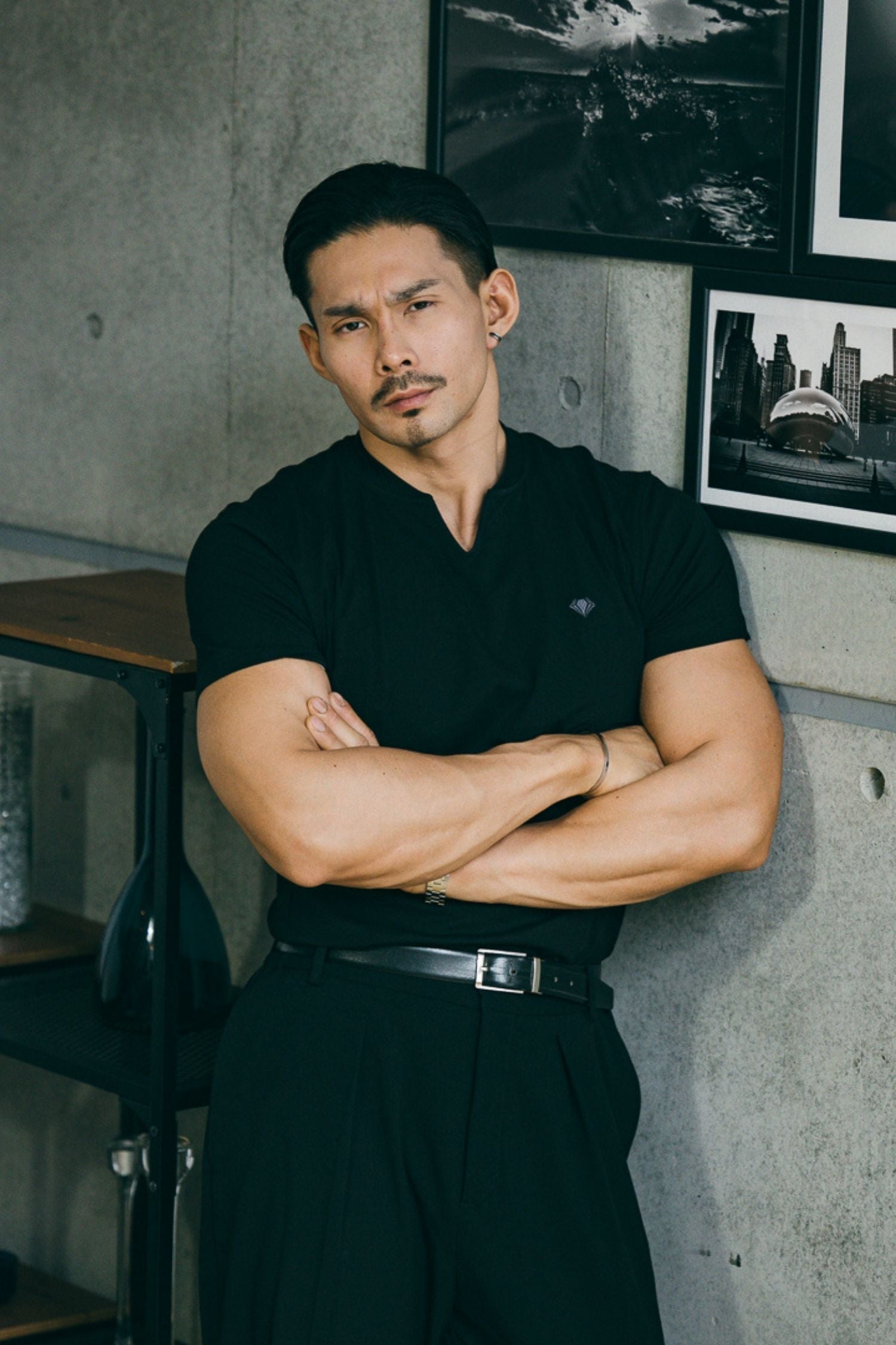 【NEW ARRIVAL】 エッジフォルム キーネック半袖T