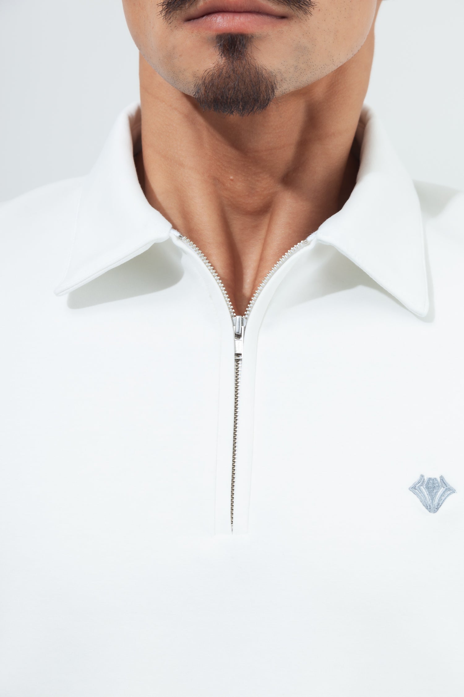 【NEW】 Sharp Collar Zip Polo - WHITE