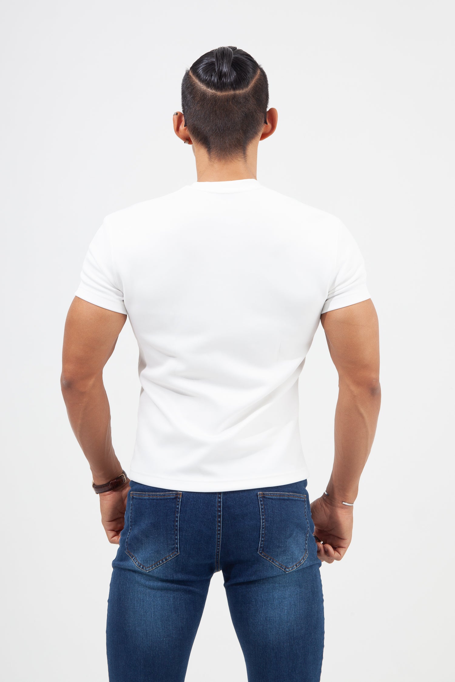 【カラダが自然に映える】 Bold Emblem Tee