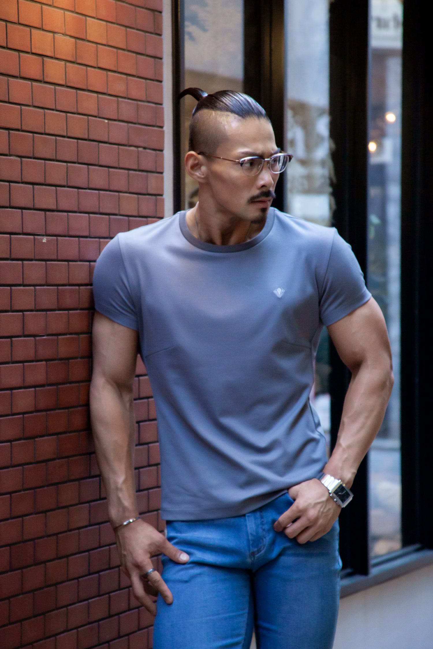 《在庫XXLのみ》 《サイズ交換不可》 シャドウエンブレムTシャツ - グレー