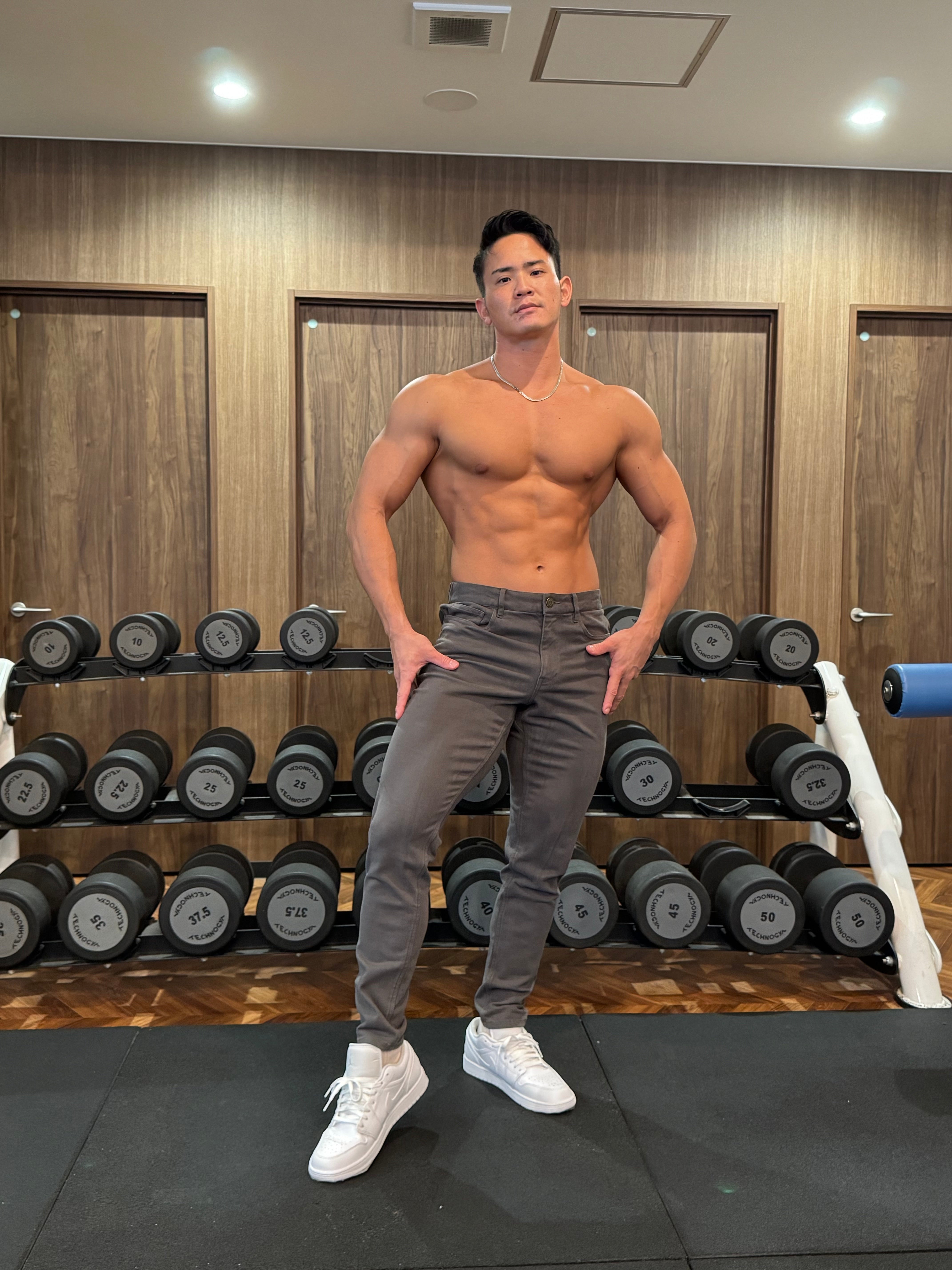 【強靭な脚がカッコ良い】 ハイストレッチスリムパンツ