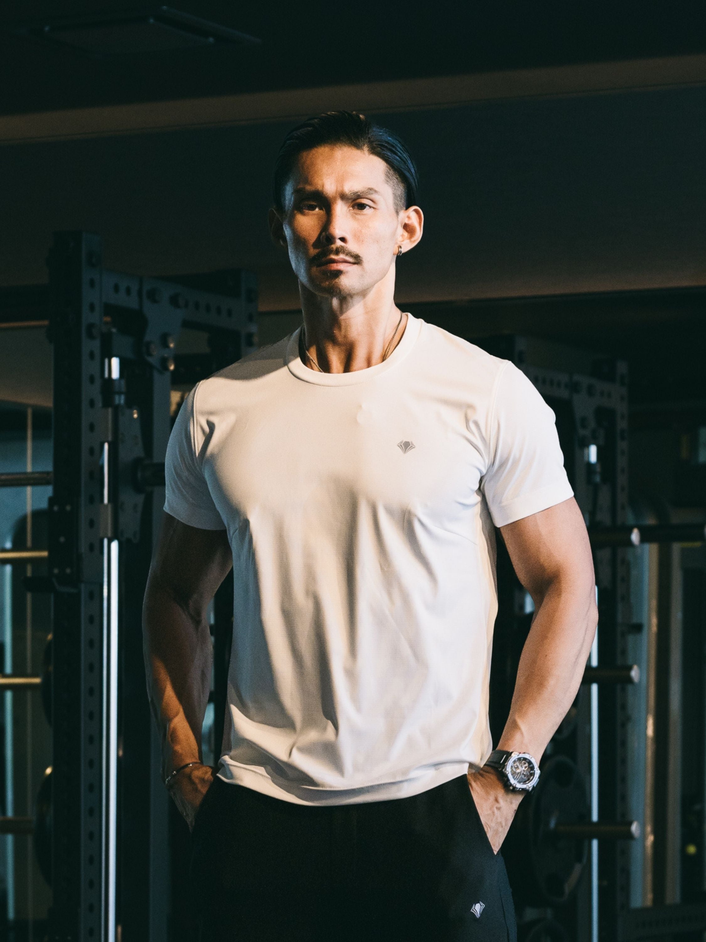 ホワイト 185cm 84kg Lサイズ着用