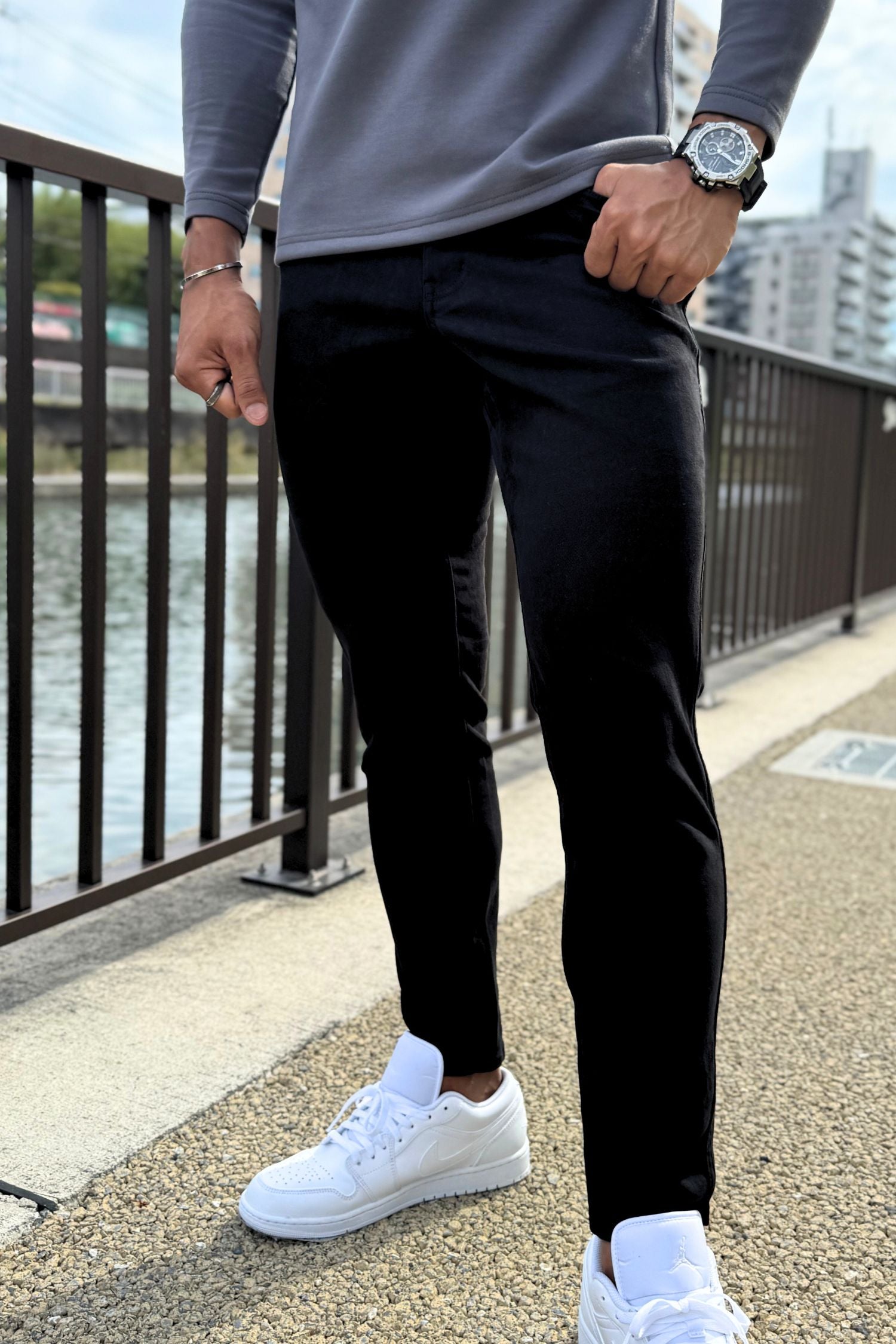 【強靭な脚がカッコ良い】  ハイストレッチスリムパンツ