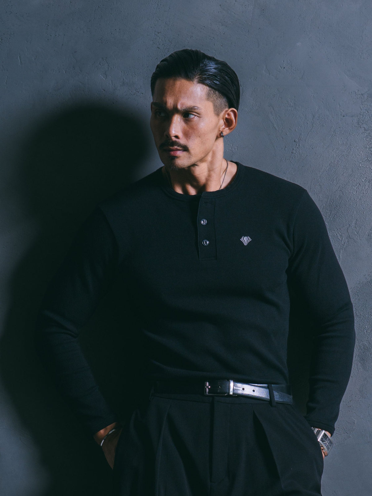 ブラック 185cm 84kg Lサイズ着用