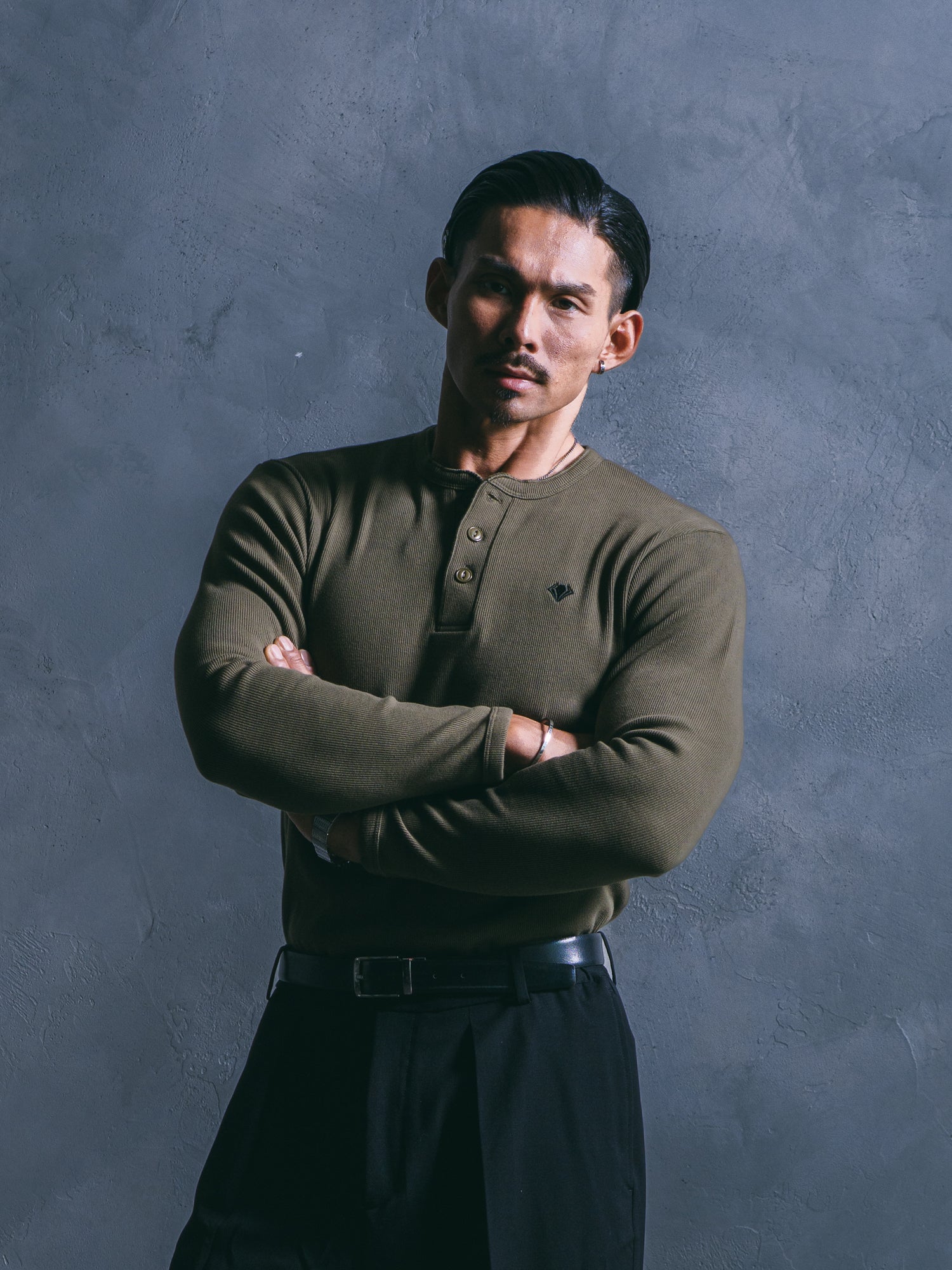 ヘンリーネック長袖T