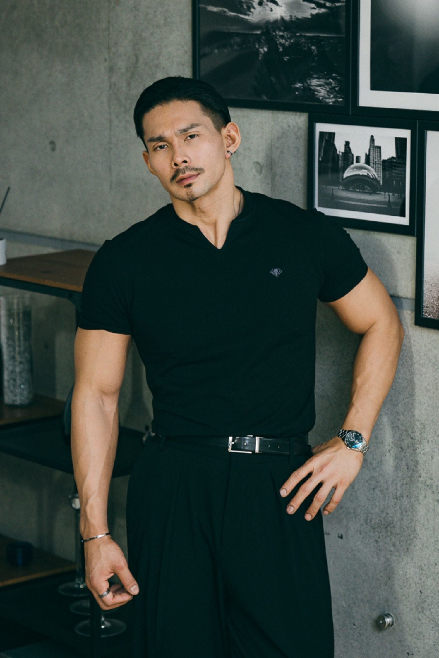 【NEW ARRIVAL】   エッジフォルム   キーネック半袖T