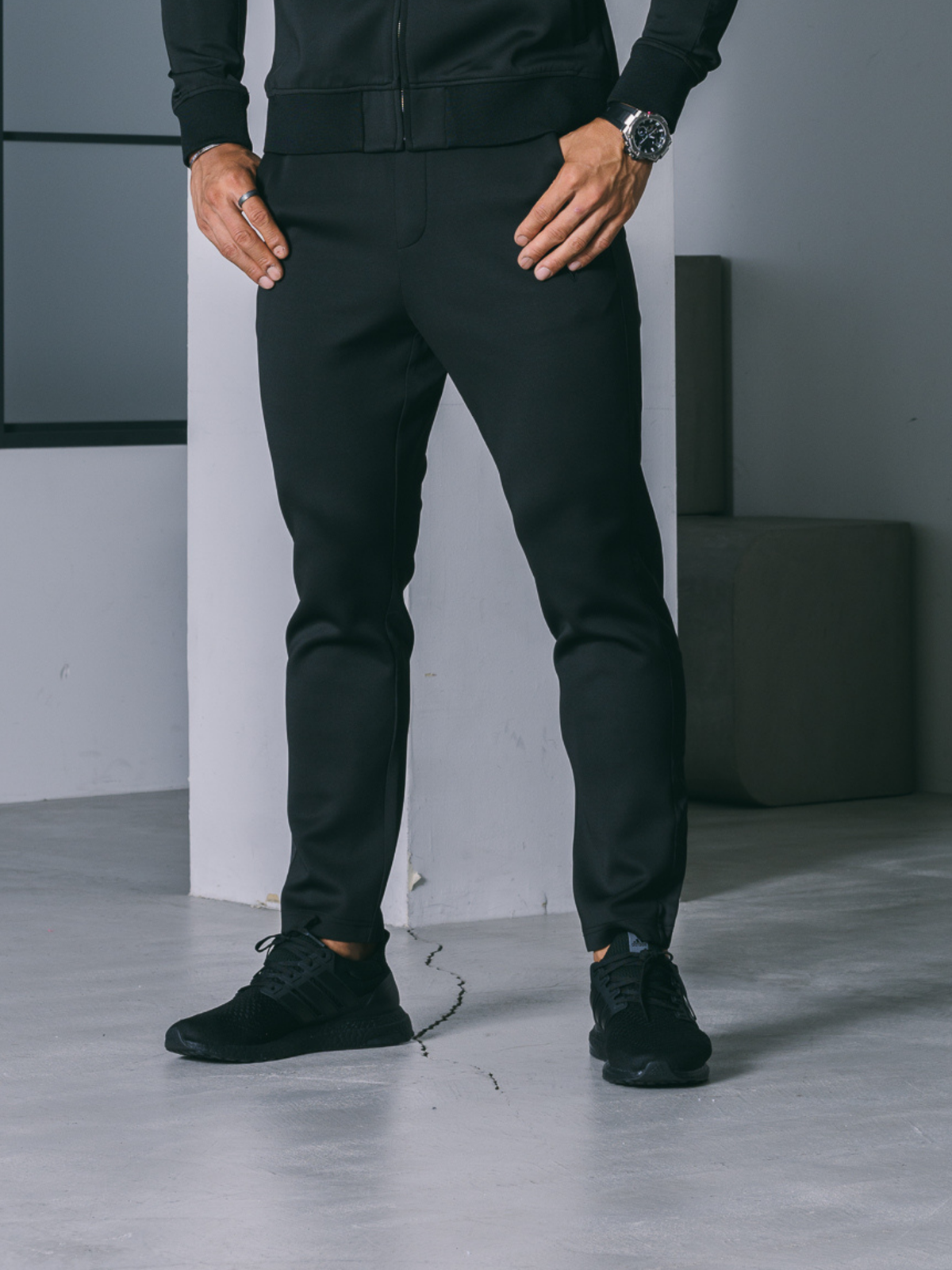 ブラック 185cm 84kg Lサイズ着用
