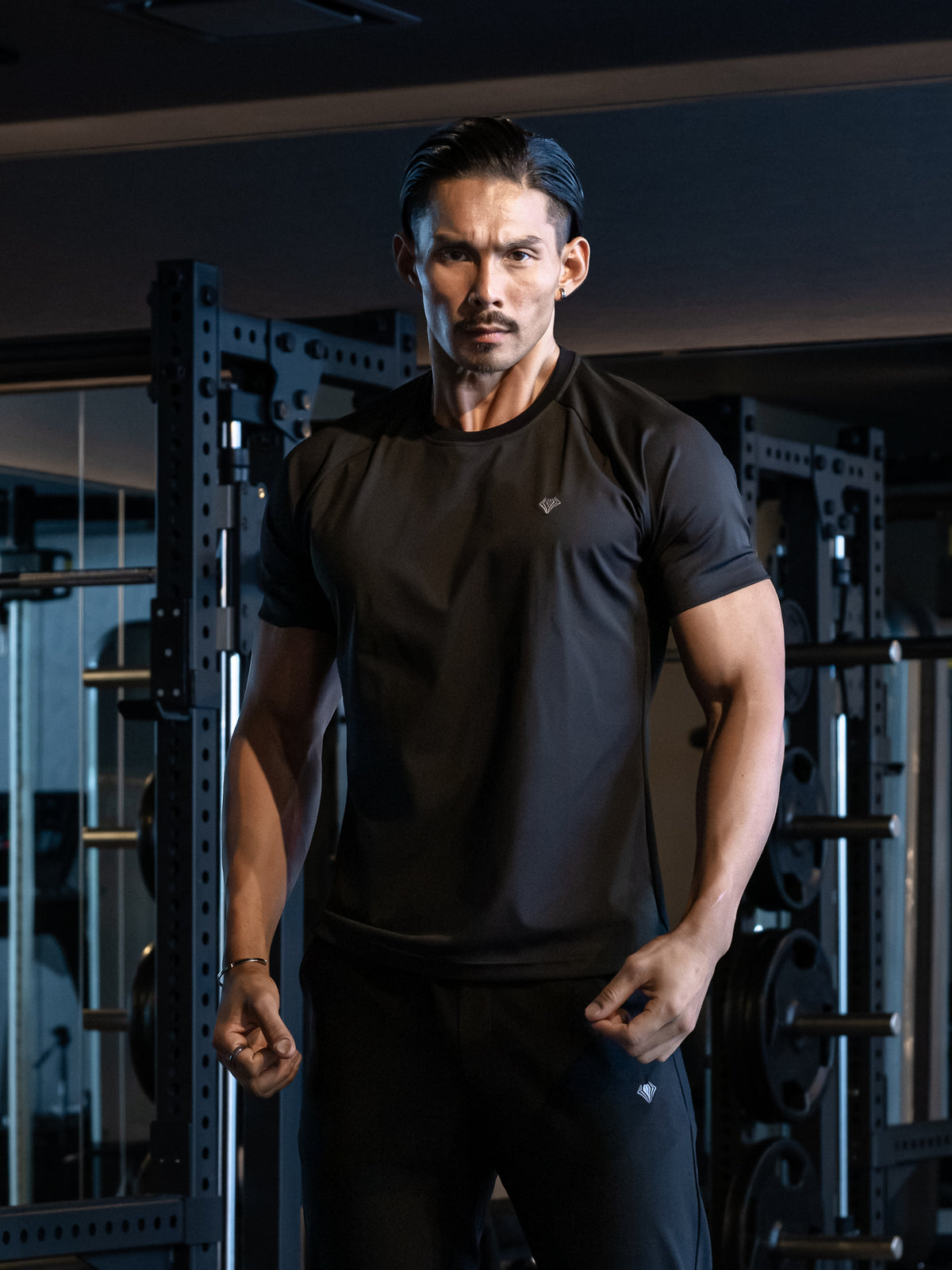 ブラック 185cm 84kg Lサイズ着用