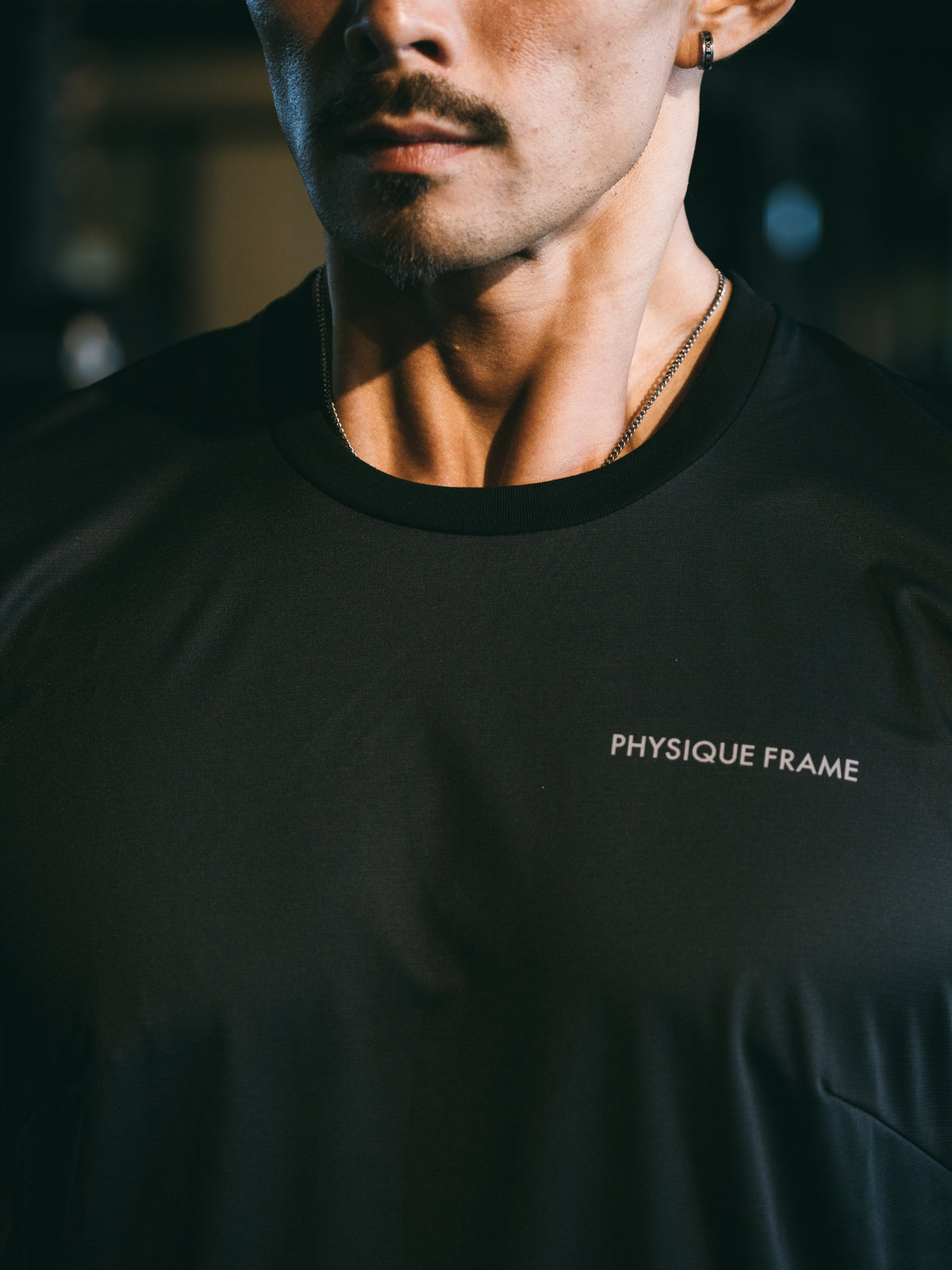 【NEW ARRIVAL】   ドライストレッチ   リフレクターロゴT   （左胸PHYSIQUE FRAMEロゴ）