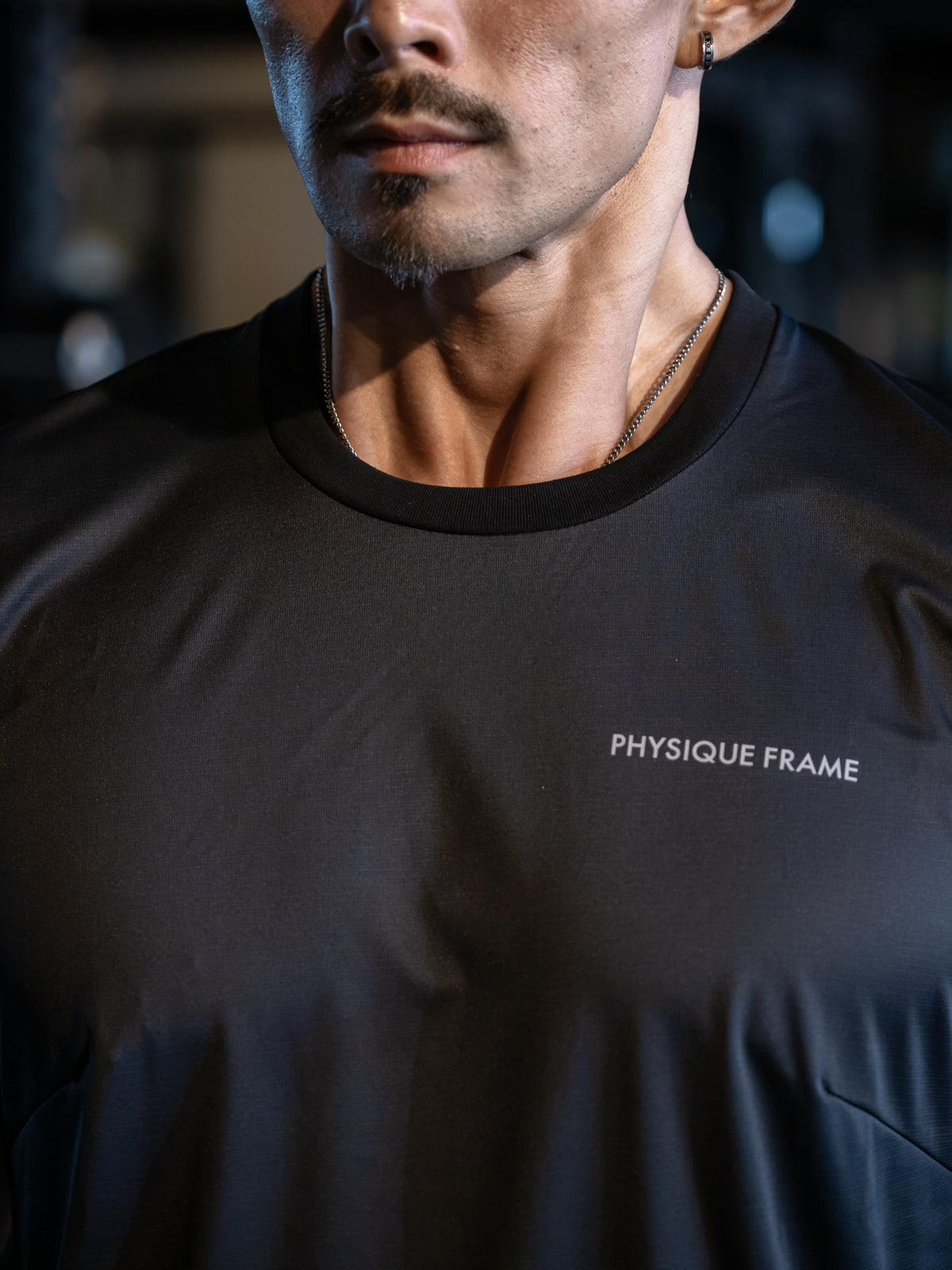 【NEW ARRIVAL】   ドライストレッチ   リフレクターロゴT   （左胸PHYSIQUE FRAMEロゴ）