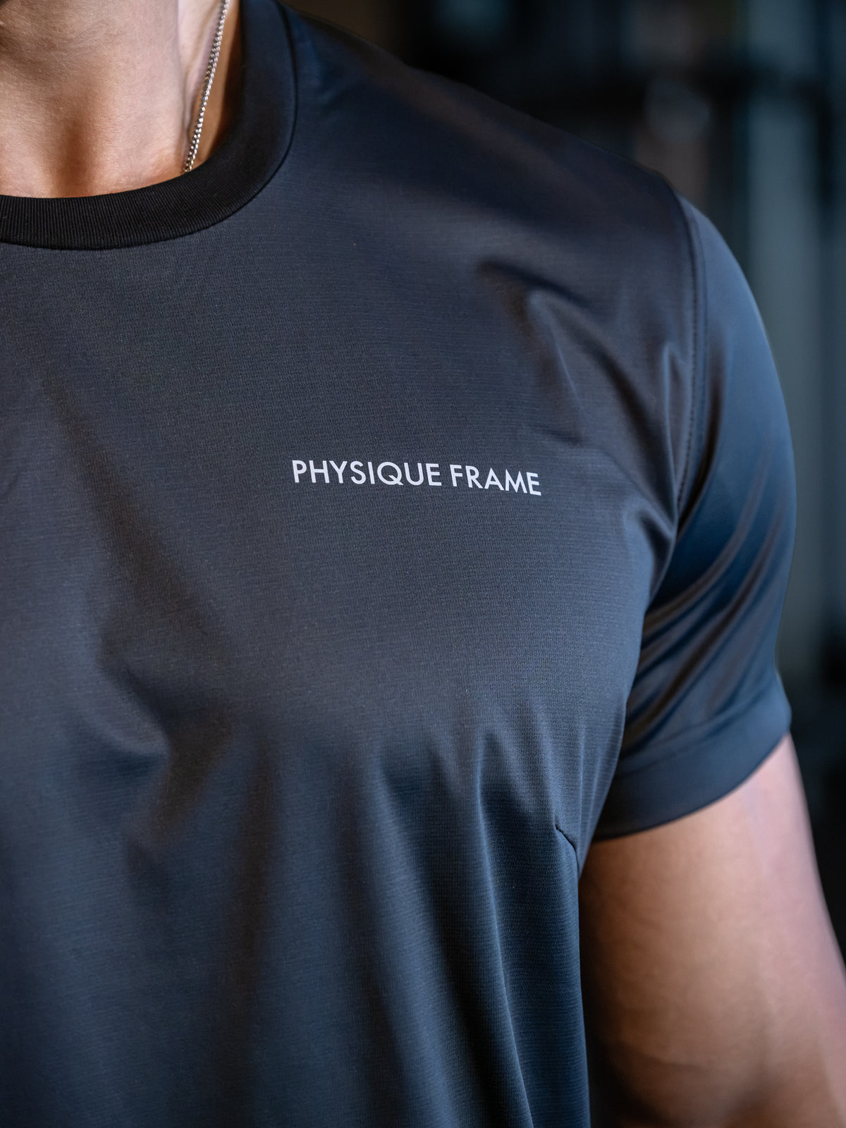 【NEW ARRIVAL】   ドライストレッチ   リフレクターロゴT   （左胸PHYSIQUE FRAMEロゴ）