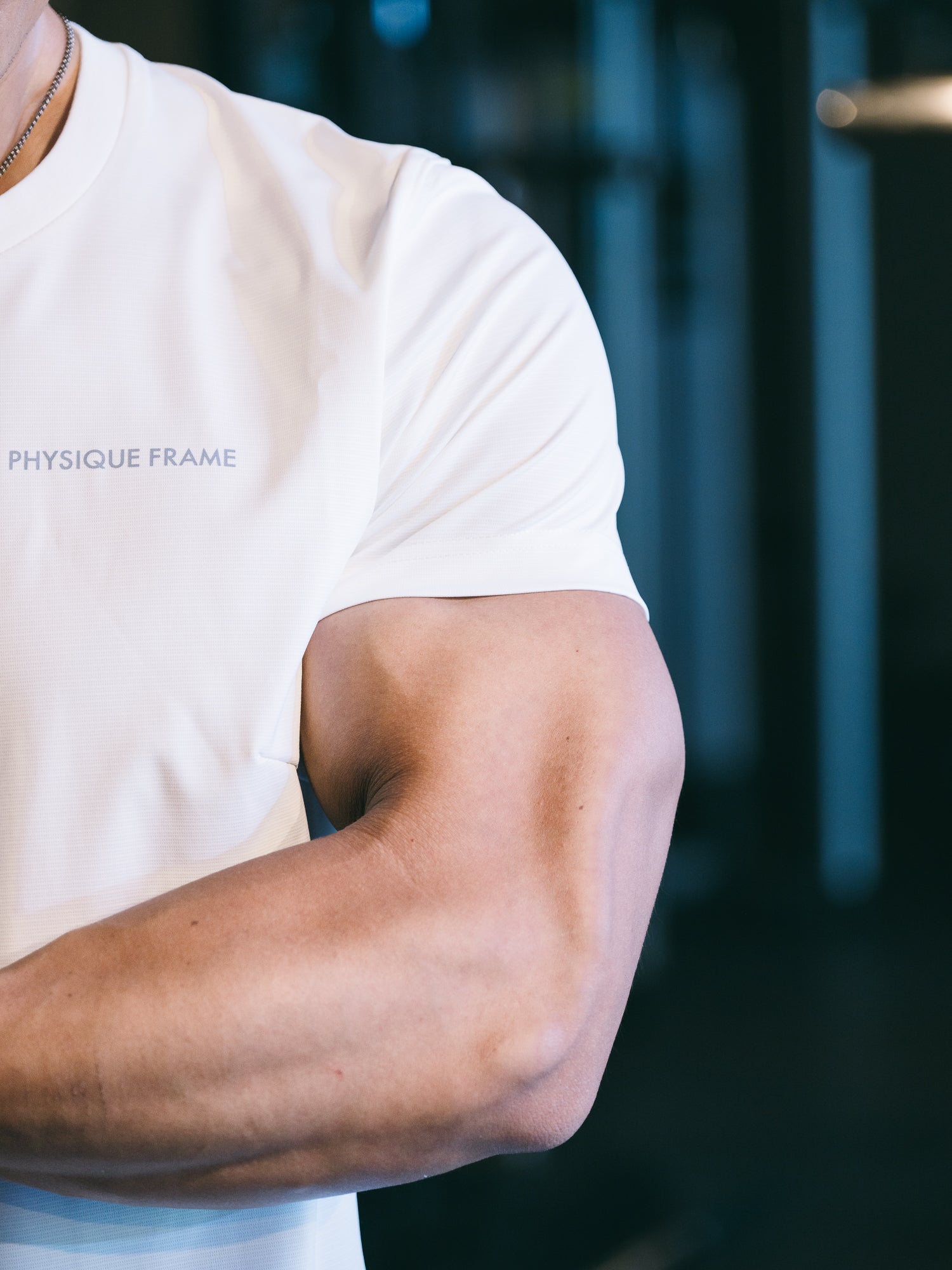 【NEW ARRIVAL】   ドライストレッチ   リフレクターロゴT   （左胸PHYSIQUE FRAMEロゴ）
