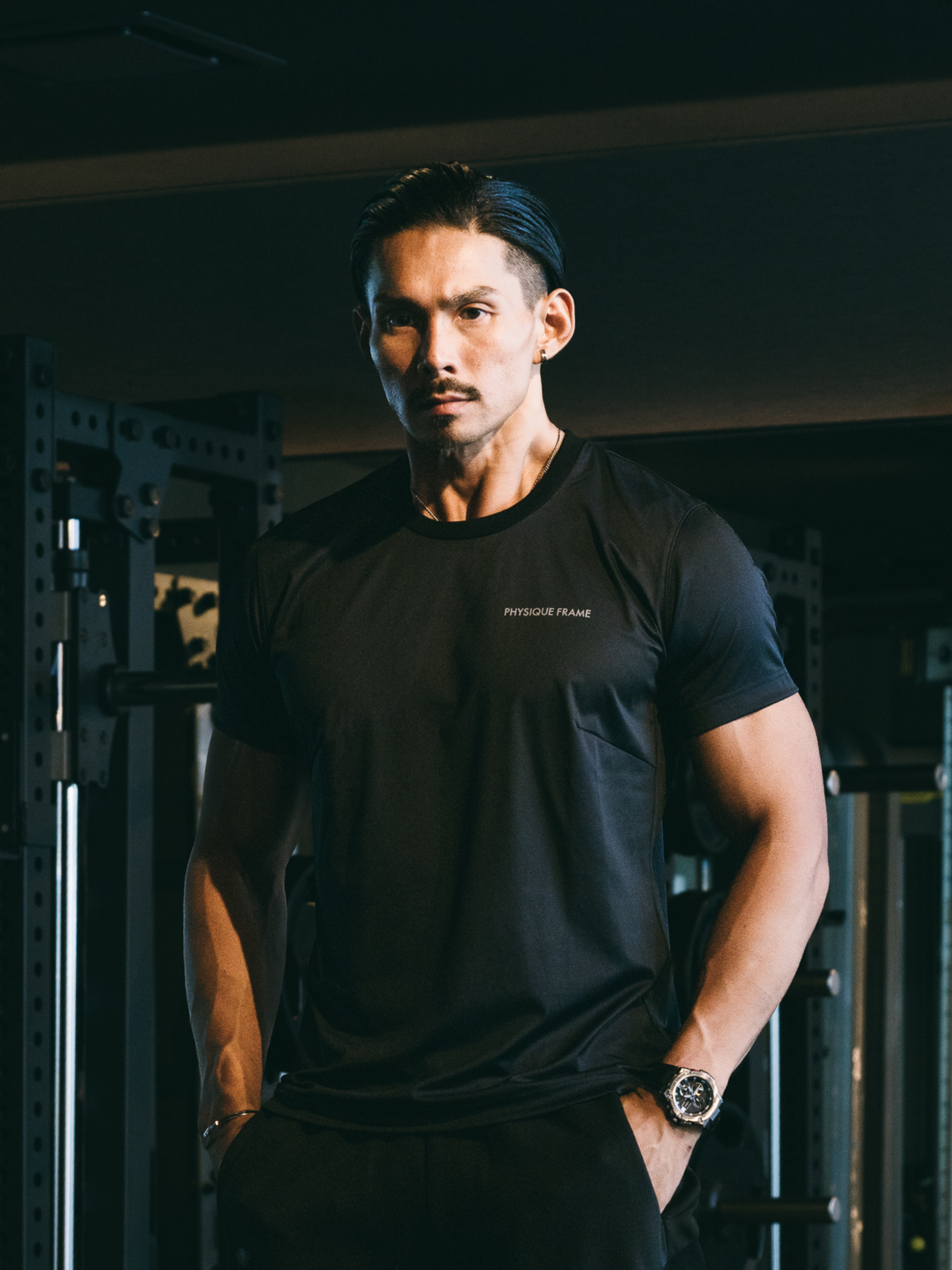 ブラック 185cm 84kg Lサイズ着用