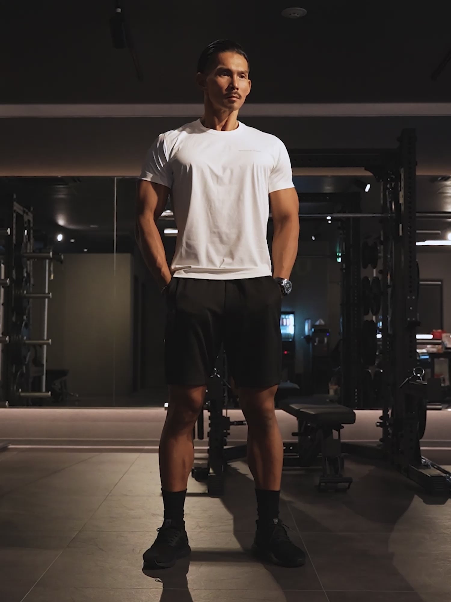 ホワイト 185cm 84kg Lサイズ着用