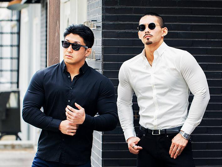 黒と白の長袖シャツを着た男性達